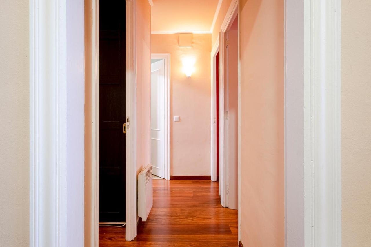 Three Bedroom Apartment In Sants Barcelona Exterior foto