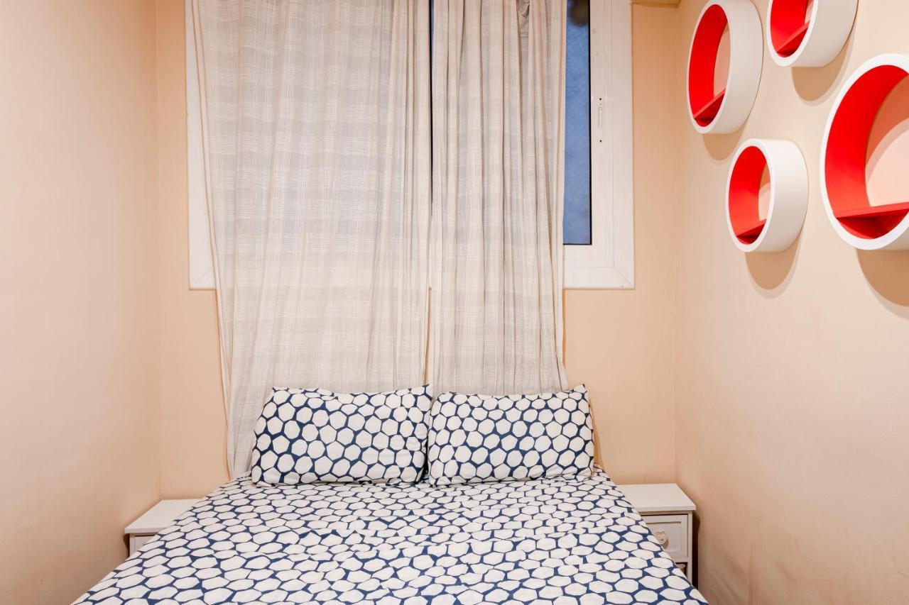 Three Bedroom Apartment In Sants Barcelona Exterior foto